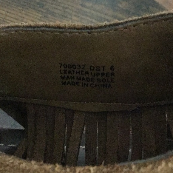 GUC Women’s 6 Minnetonka Boho Fringed Sandals - Picture 8 of 8